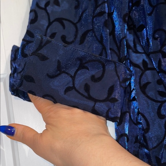 Blue Button Down Shirt with Cuffed Sleeves and Notched Collar - Picture 5 of 6